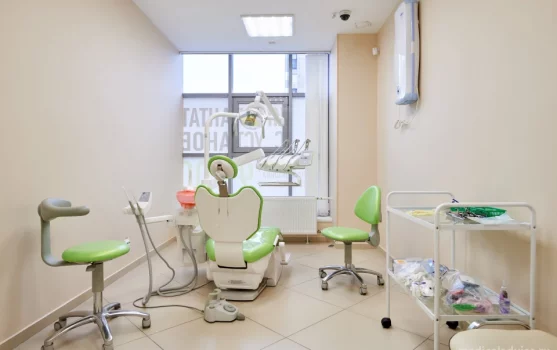 Центр имплантации и стоматологии ИНТАН на улице Солдата Корзуна фотография 1